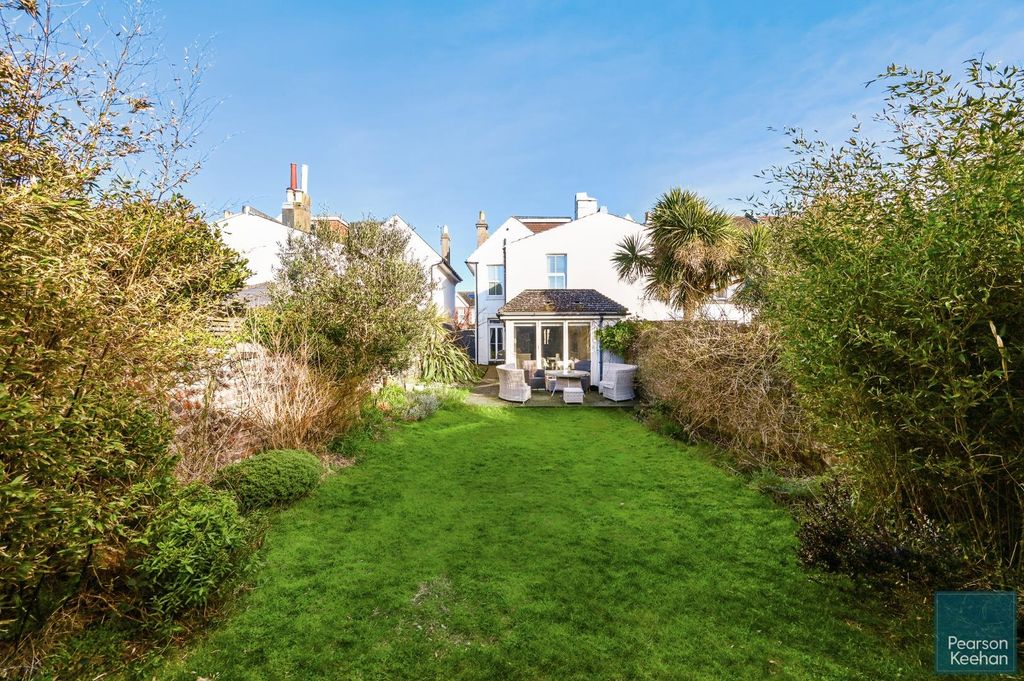 Property photo 3 of 29 Garden