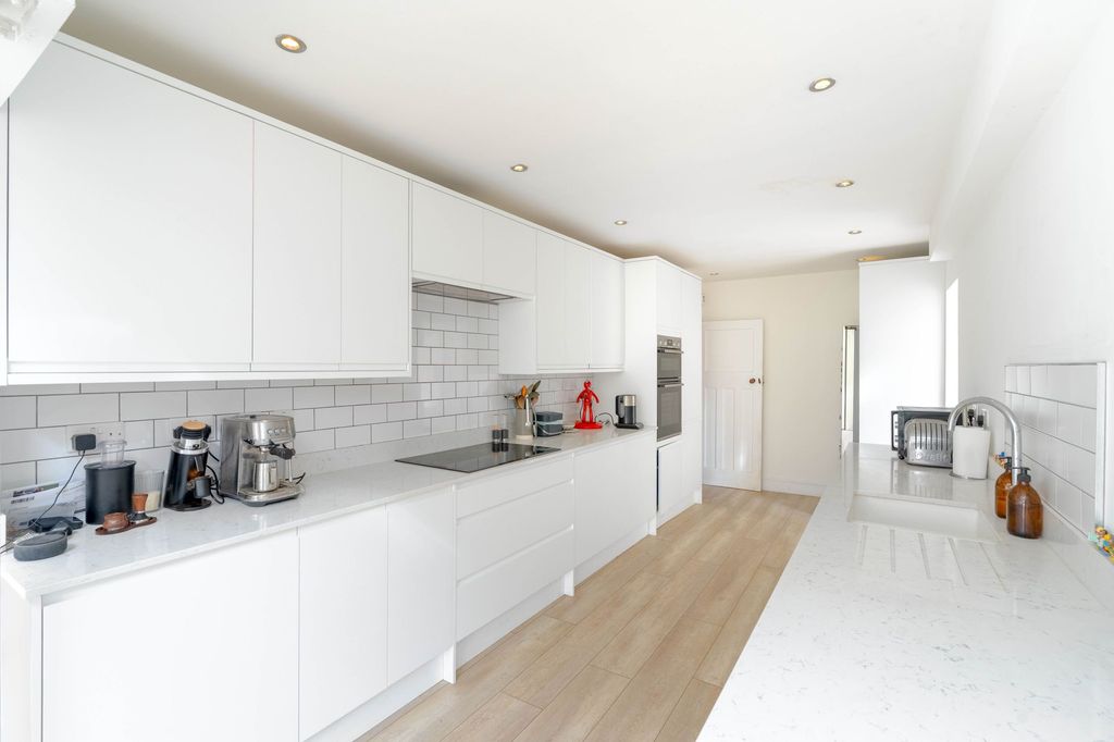 Property photo 2 of 24