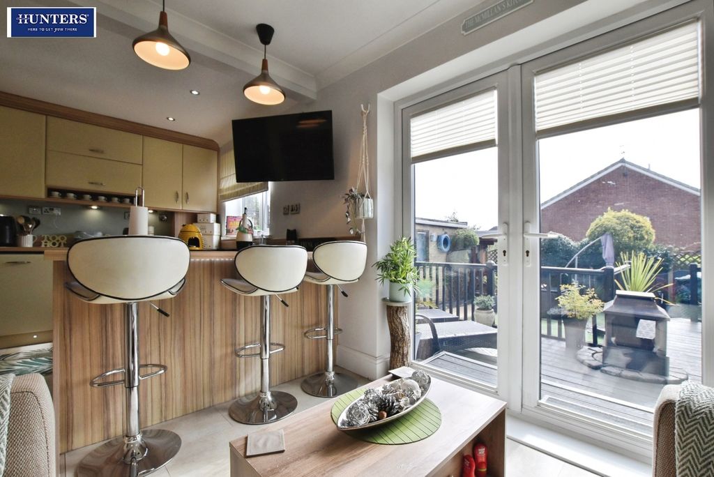 Property photo 3 of 26 Kitchen/Diner