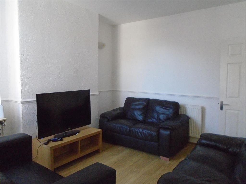 Property photo 1 of 10 Kitchen (2).Jpg