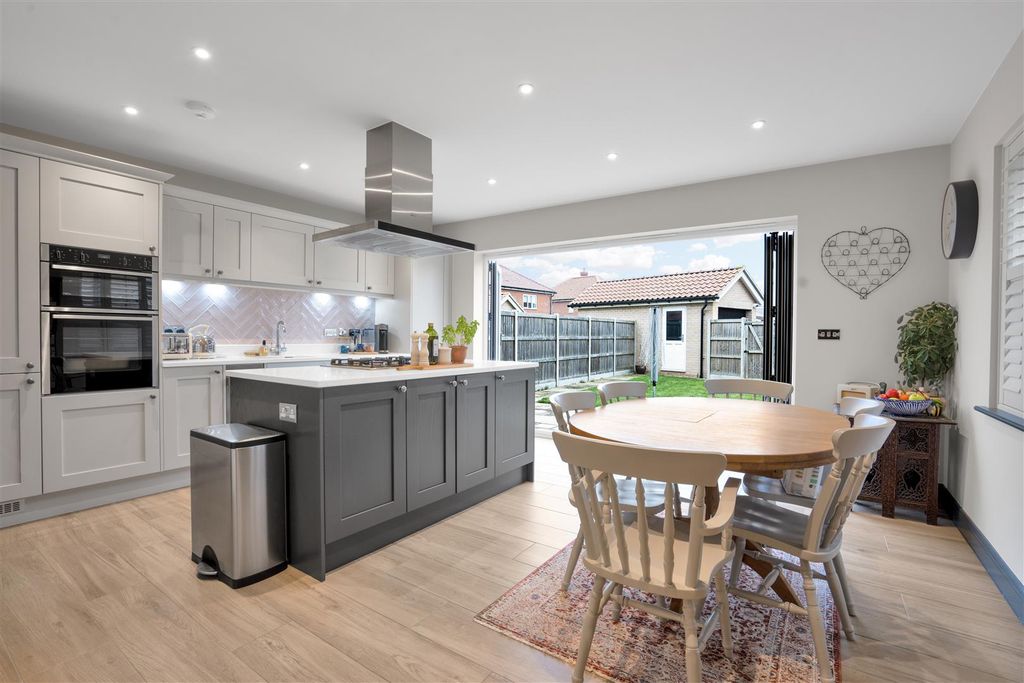 Property photo 2 of 15 Kitchen Dining Room
