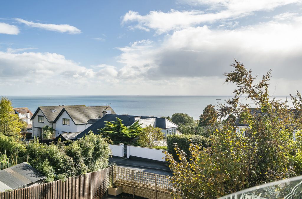 Property photo 2 of 25 Sea View