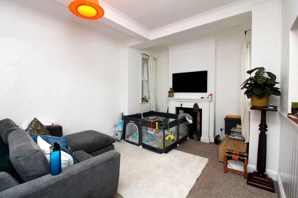 Property photo 3 of 8