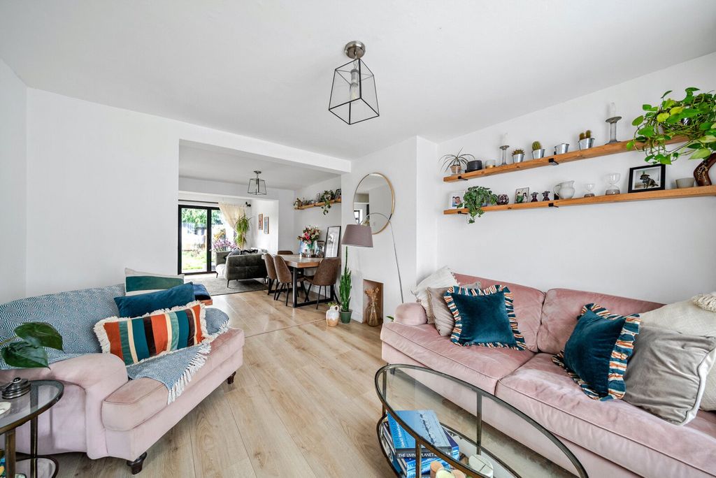 Property photo 2 of 15 Picture No. 17