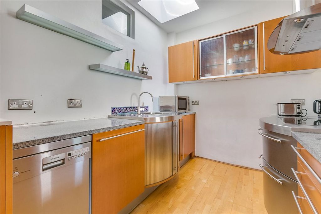 Property photo 3 of 6