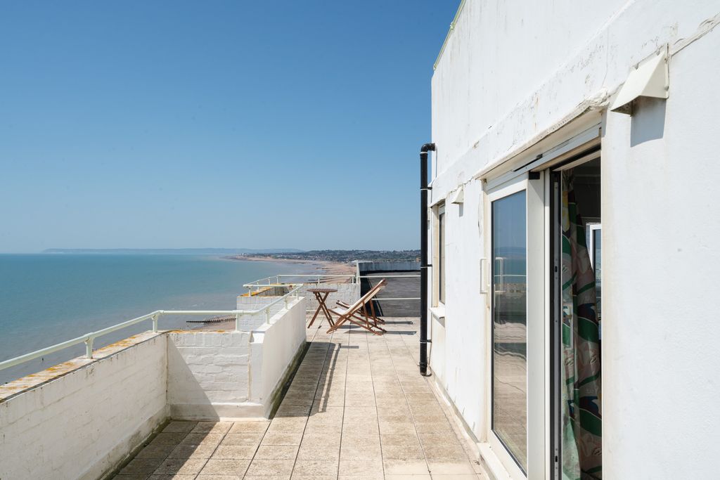 Property photo 3 of 27 226449 - Marine-Court-15.Jpg