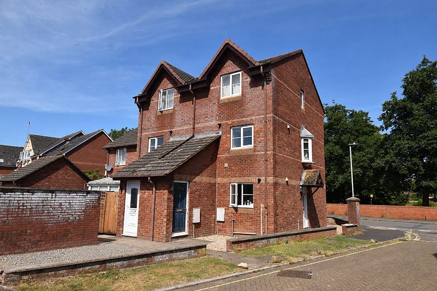 Property photo 1 of 12