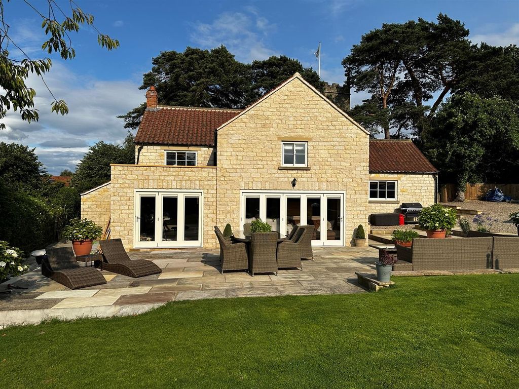 Property photo 1 of 16 Sthildafront.Jpg