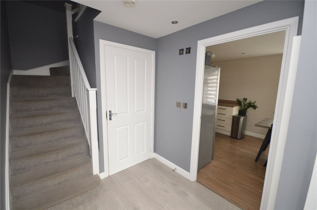 Property photo 2 of 14 Entrance Hall