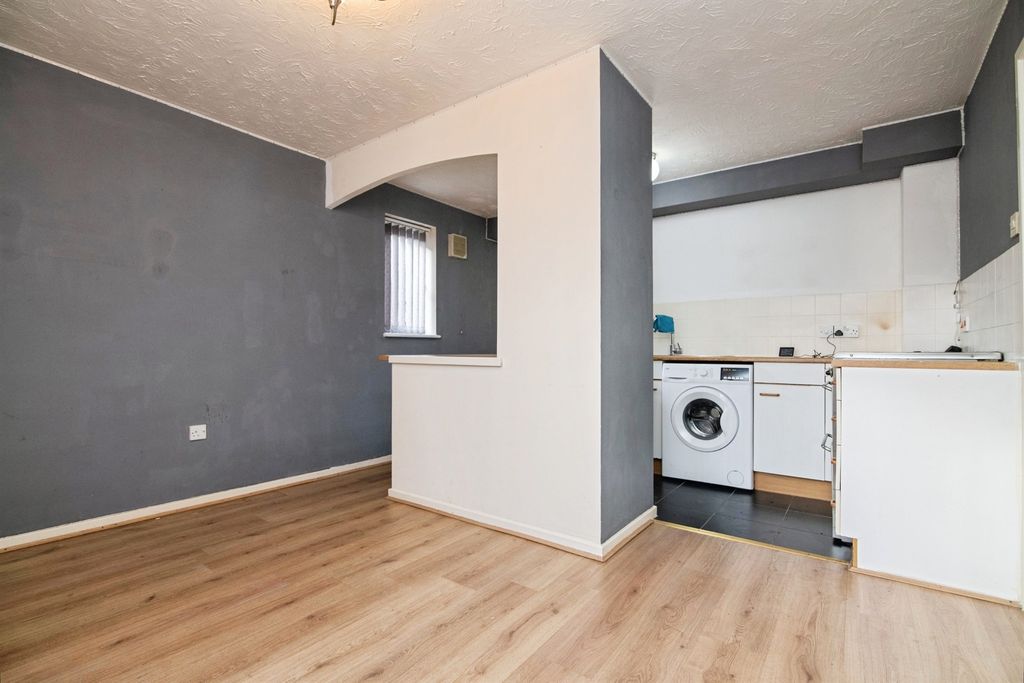 Property photo 3 of 7