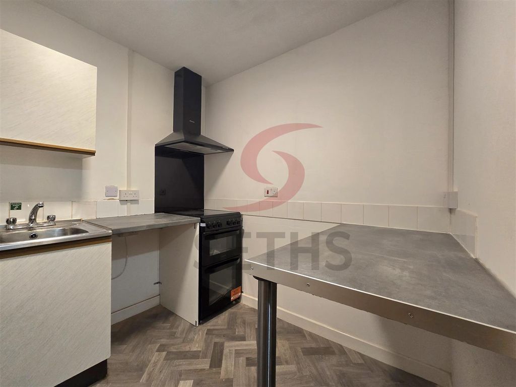 Property photo 2 of 6 Kitchen