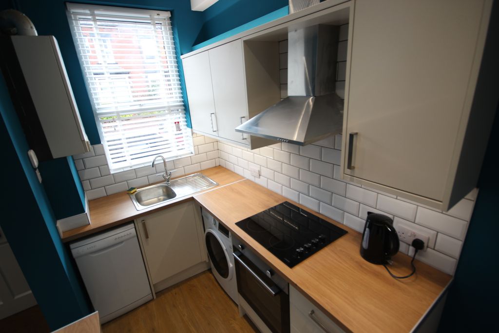 Property photo 3 of 9 9 Trelawn Avenue 4