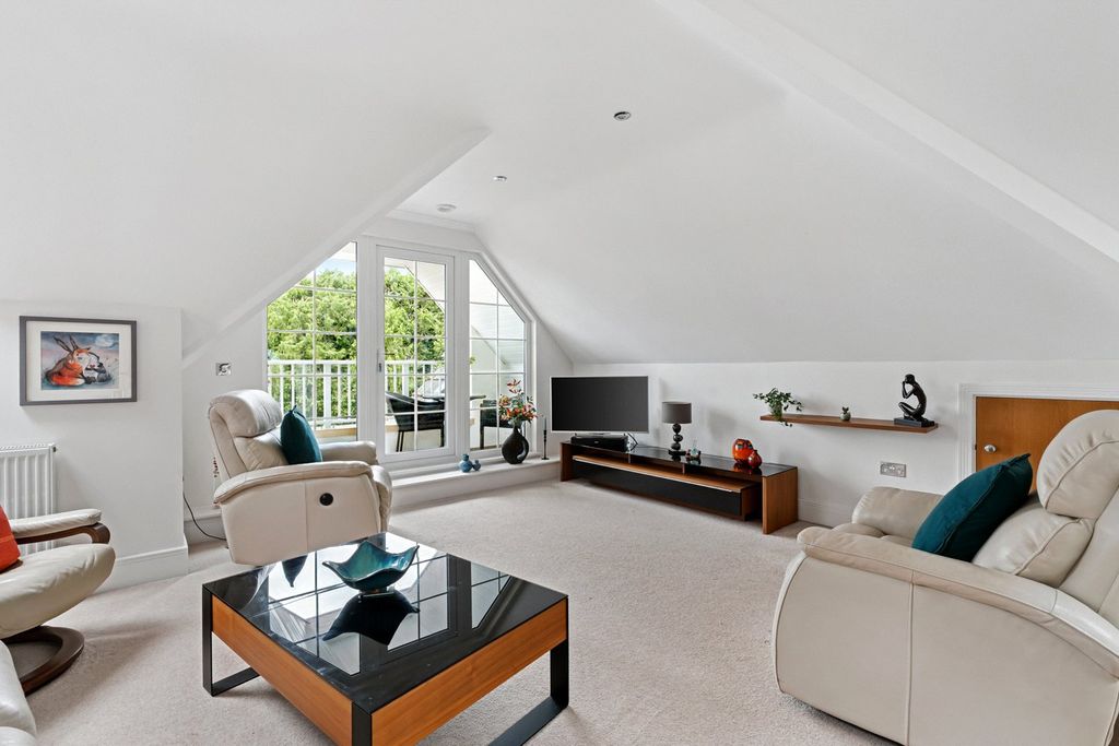 Property photo 2 of 26 Lounge