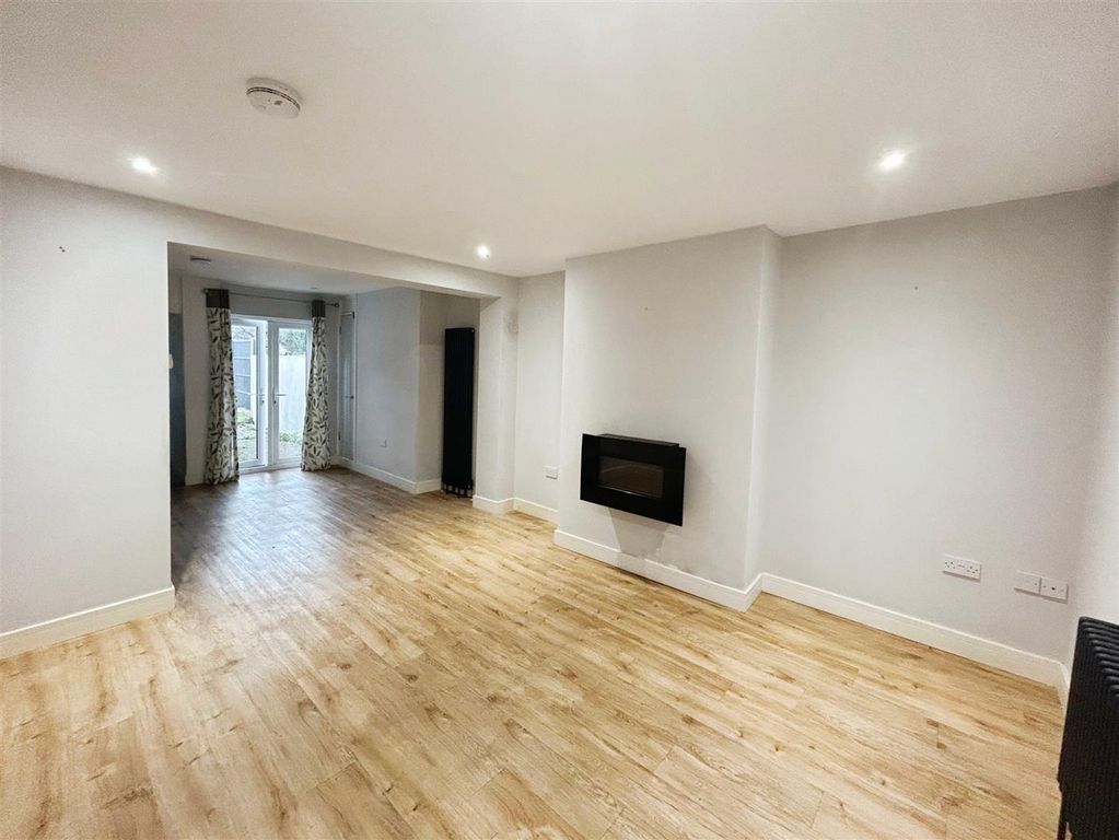 Property photo 2 of 8 Fccdd3E3-Image00008.Jpeg