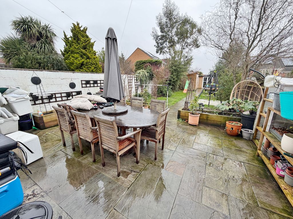 Property photo 2 of 20