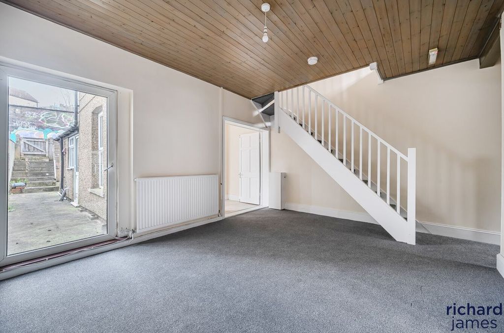 Property photo 3 of 11 9949521F99064486Bb0954d67A713d75