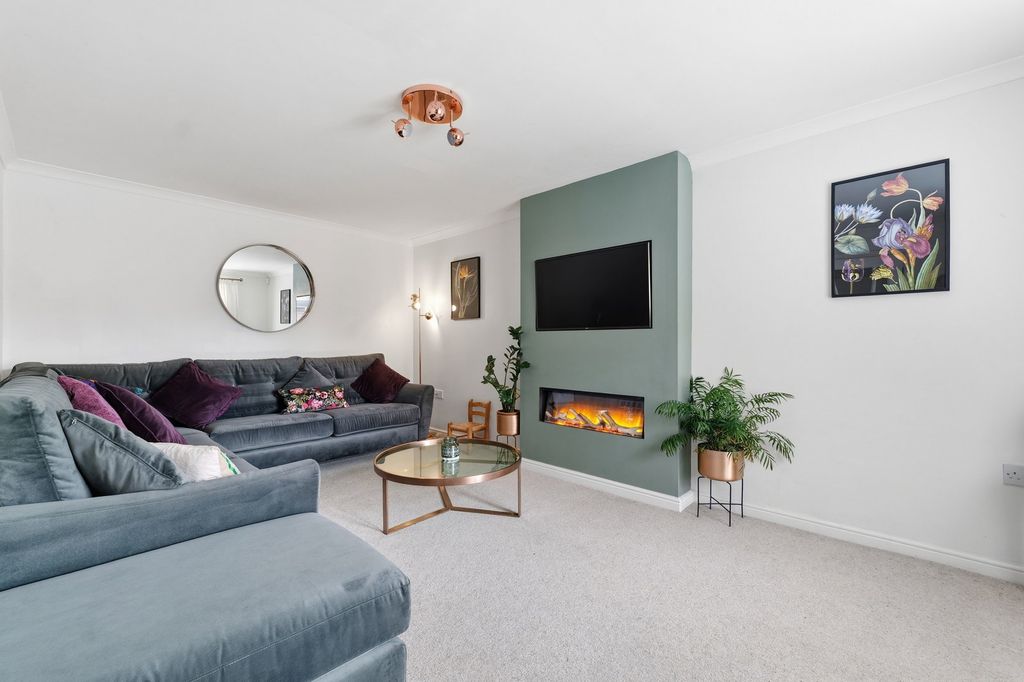 Property photo 2 of 31