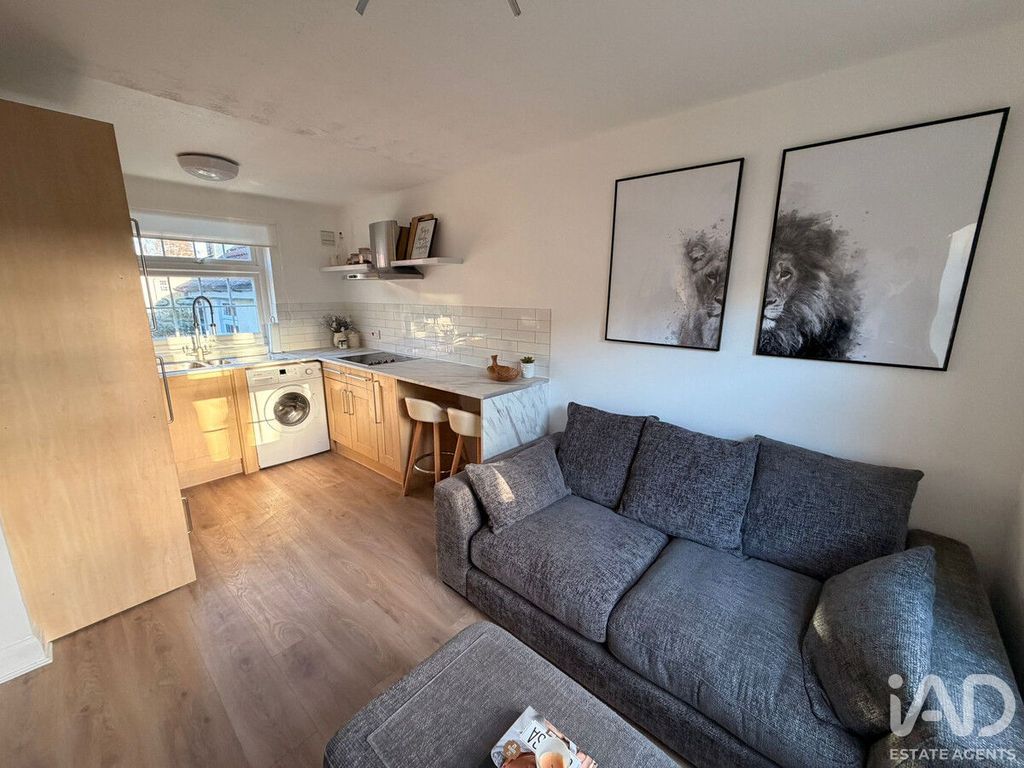 Property photo 3 of 9