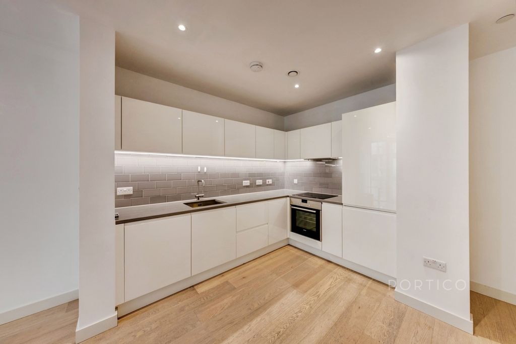 Property photo 3 of 25 Pbox-Img.Jpg