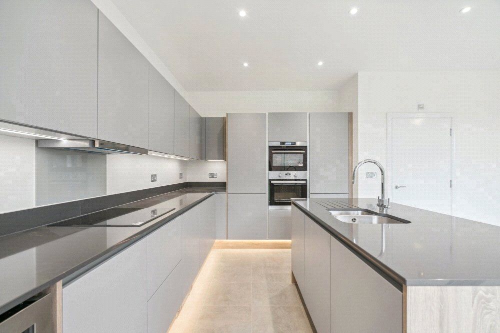 Property photo 3 of 8 Kitchen