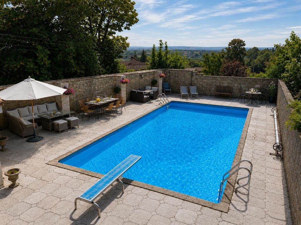 Property photo 2 of 45 Gardens & Grounds