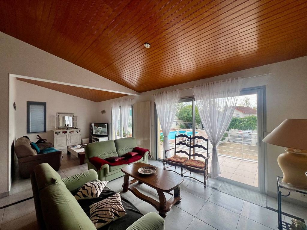 Property photo 2 of 25