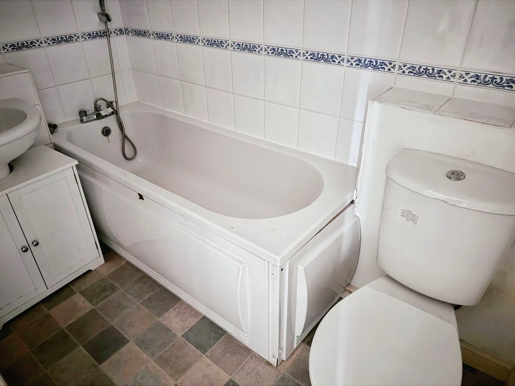 Additional image 7 of 2 bed flat for saleChurch Street, Highbridge TA9