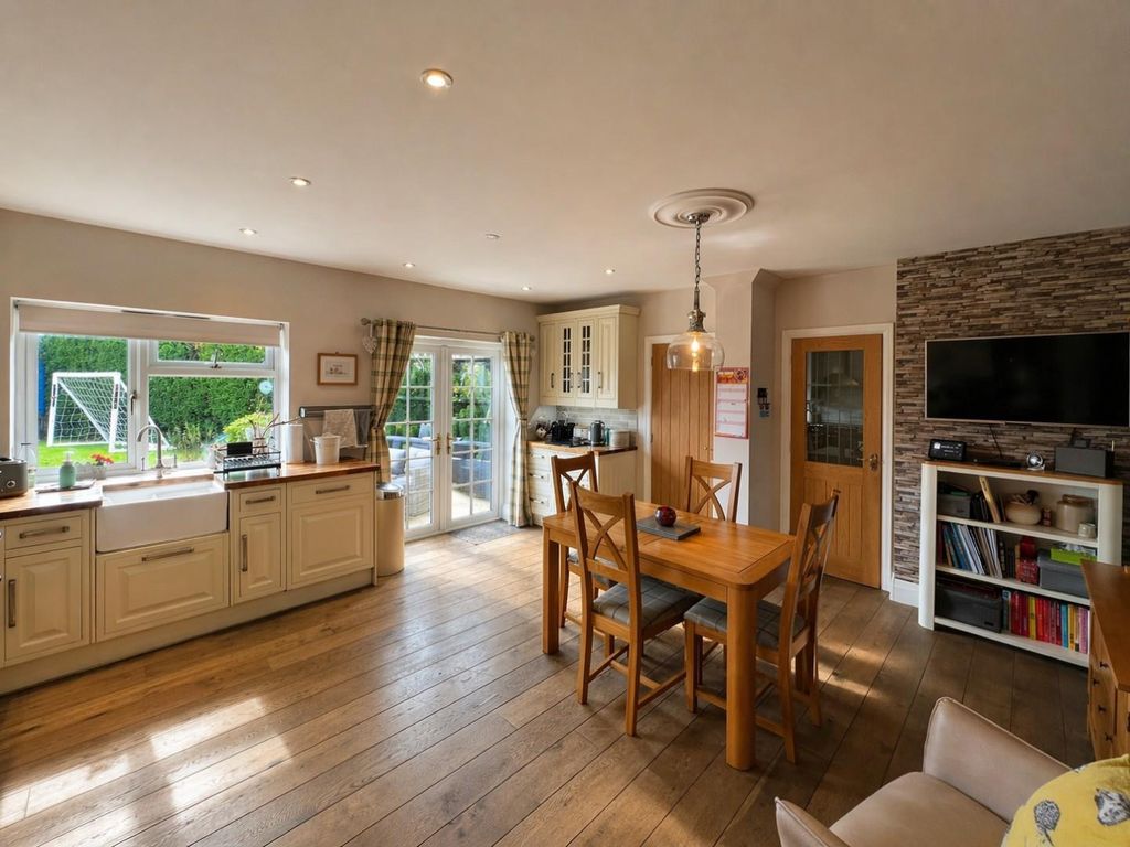 Property photo 2 of 22 Woodend Lane - Kitchen2.Jpeg