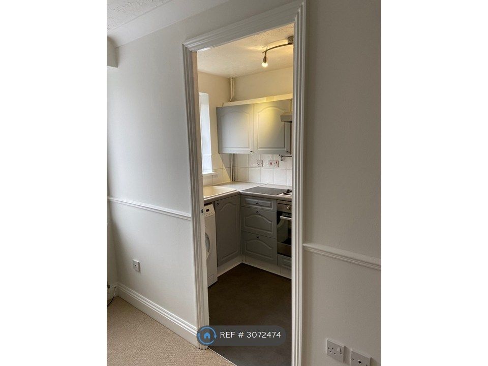 Property photo 2 of 8 Kitchen Entrance
