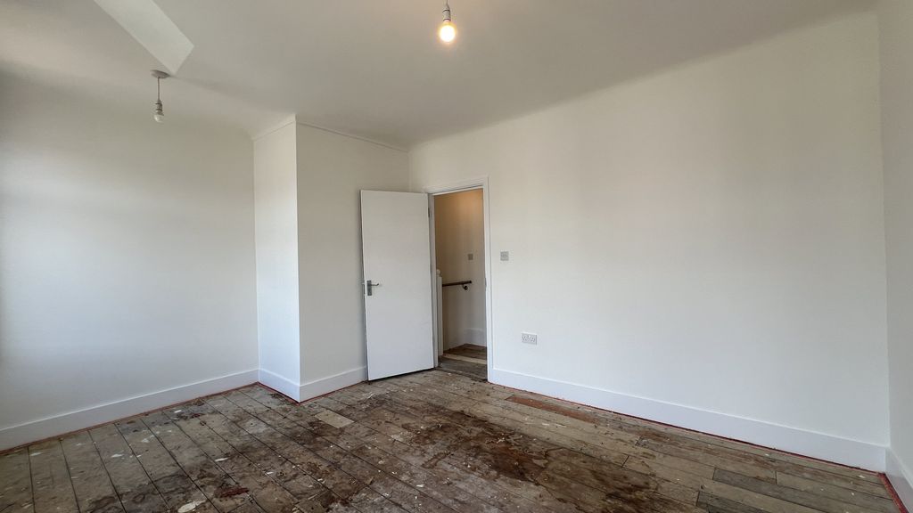 Property photo 3 of 33