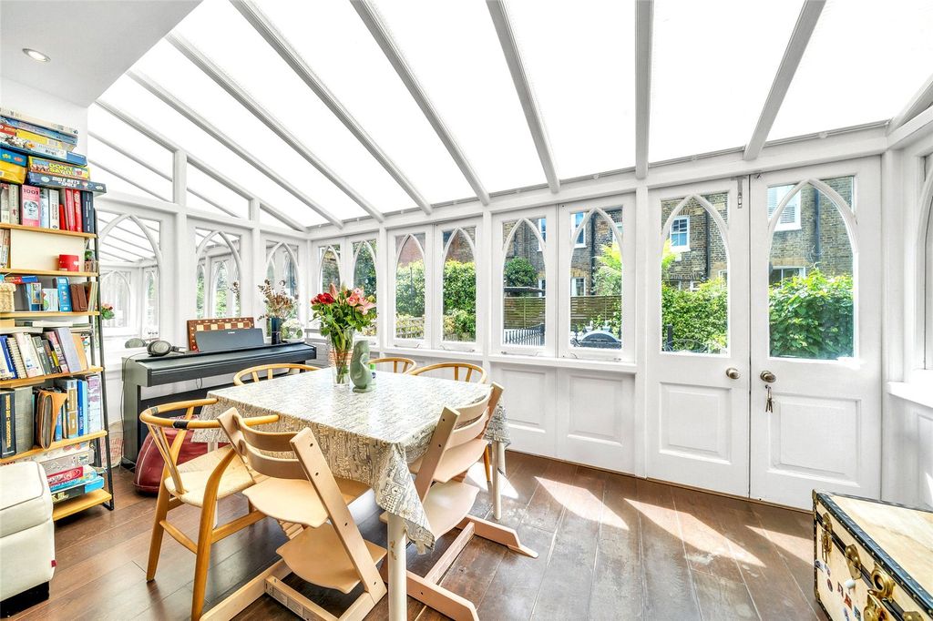 Property photo 3 of 16 Dining Area