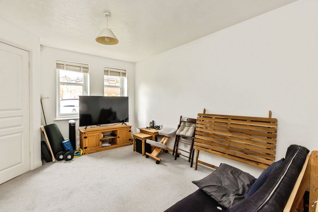 Property photo 2 of 17 Photo