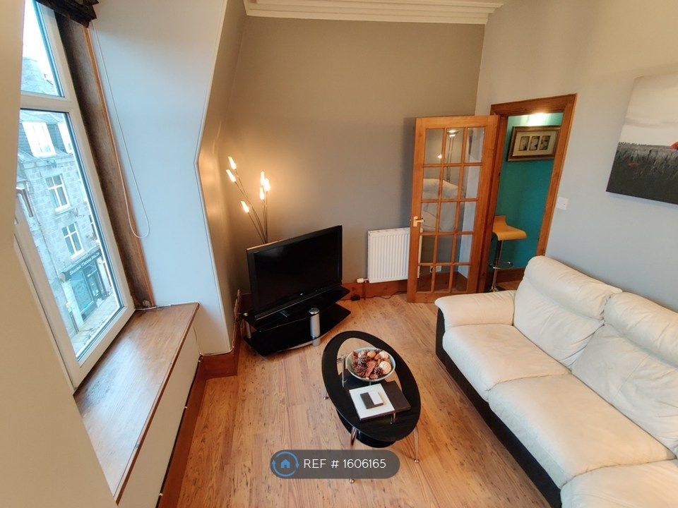 Property photo 1 of 6 Lounge