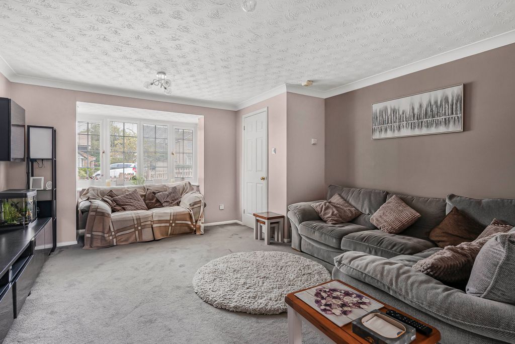 Property photo 3 of 19 Living Room