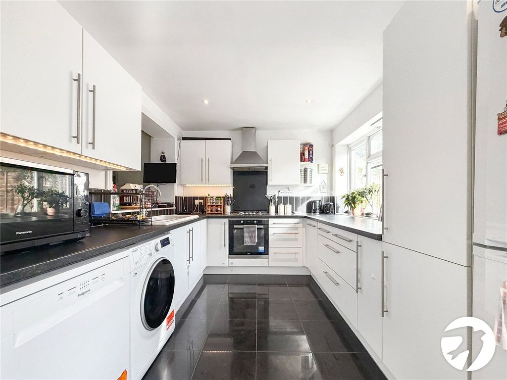 Property photo 2 of 14 Kitchen
