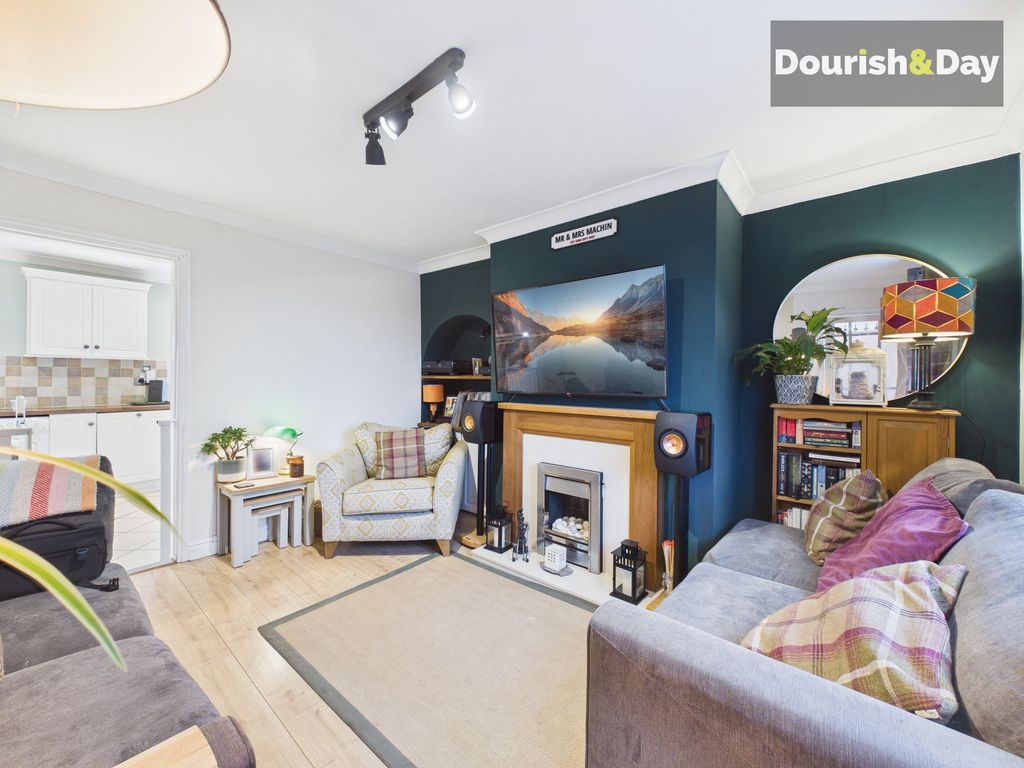 Property photo 3 of 18 Living Room