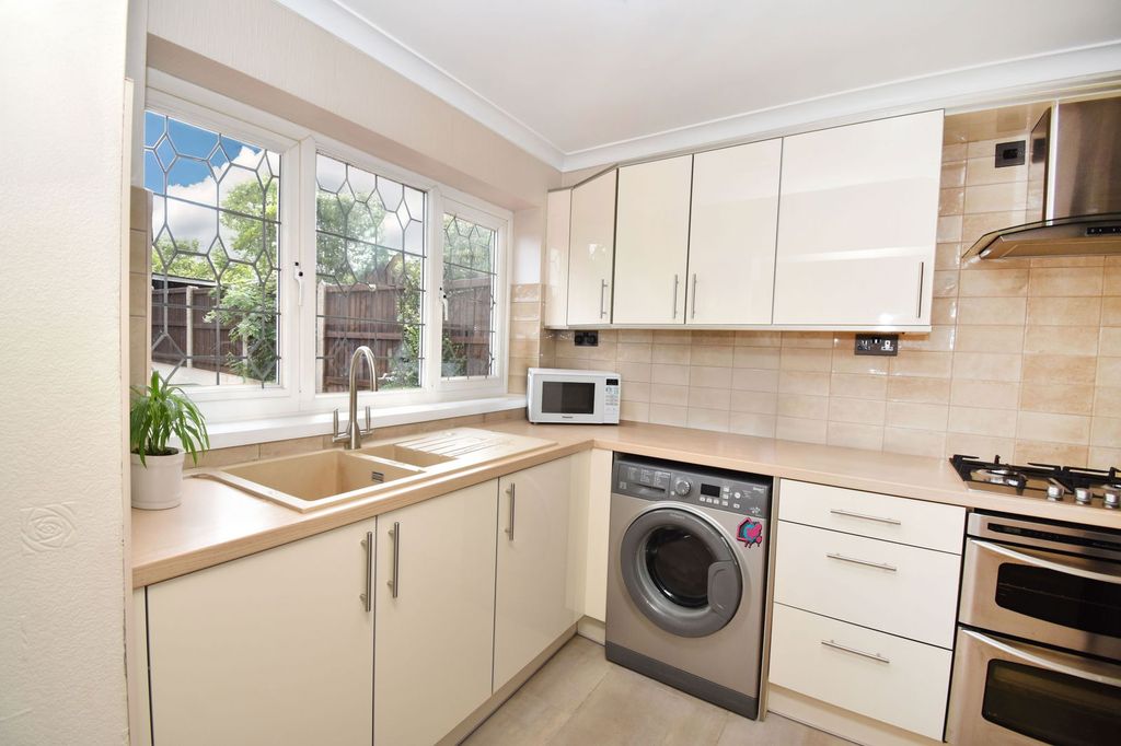 Property photo 3 of 18