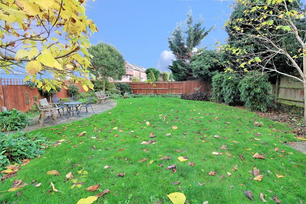 Property photo 3 of 10 Communal Garden