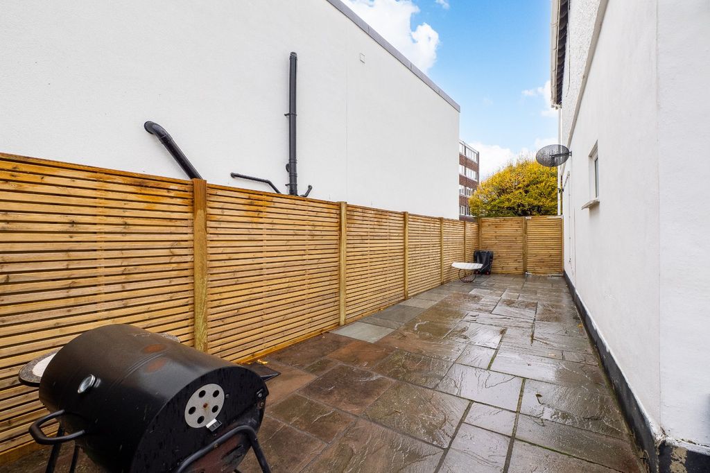 Property photo 3 of 23 Picture No. 27