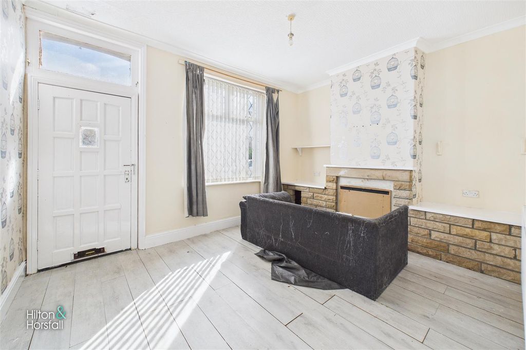Property photo 2 of 8 Bolton Grove