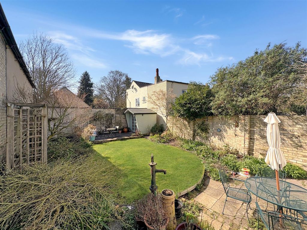 Property photo 2 of 18 c63De02Dccaf92428A42Dd967E94578531874Acc.Jpg