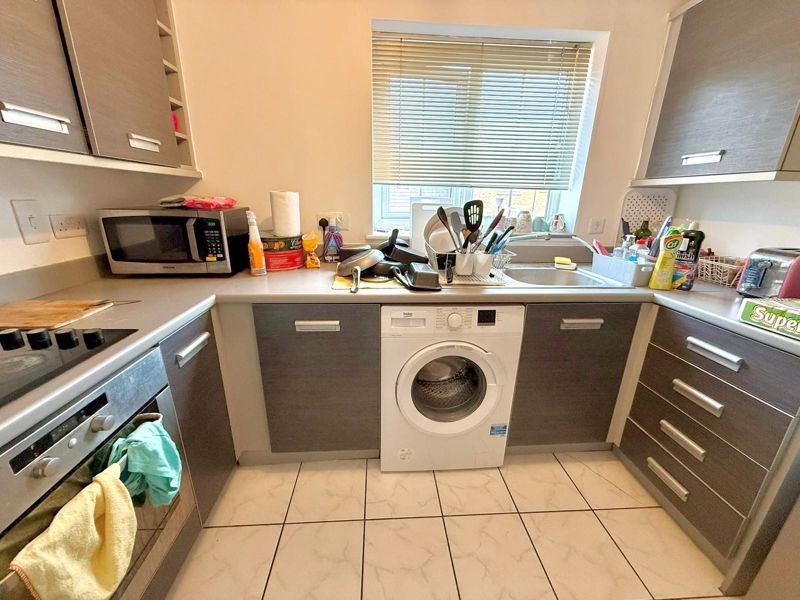 Property photo 3 of 6 Kitchen