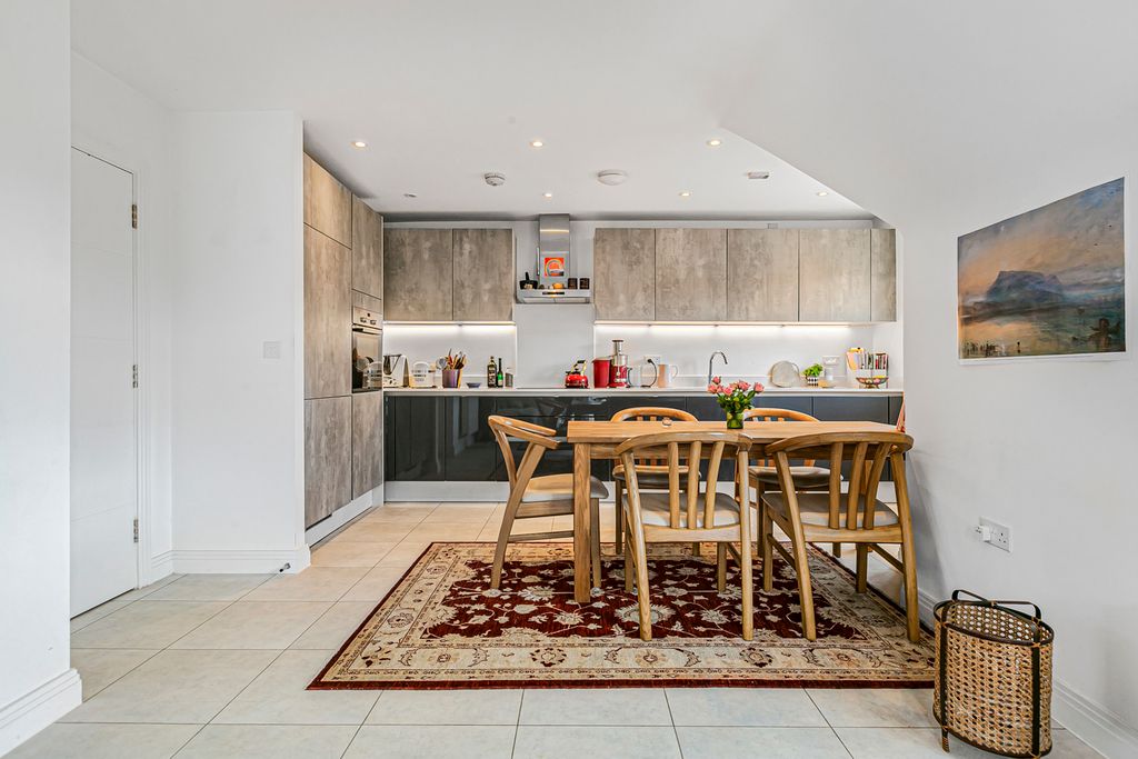Property photo 3 of 19 Kitchen/Reception