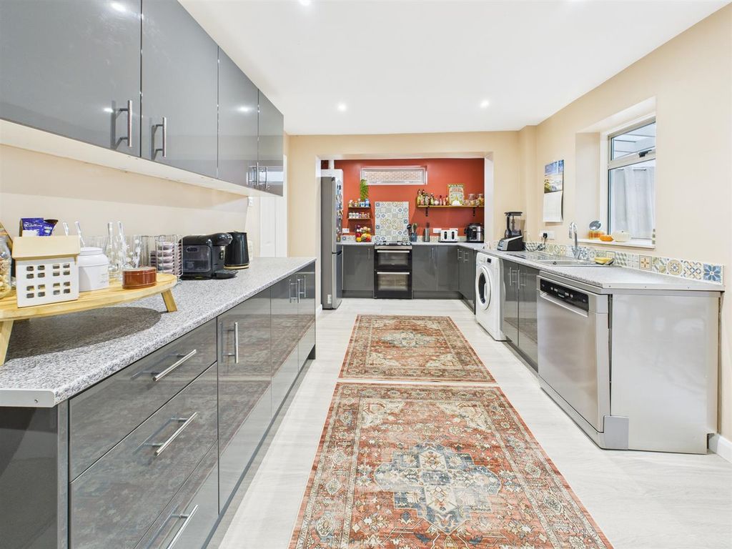 Property photo 2 of 26