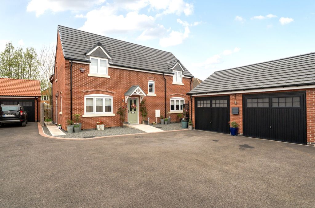 Property photo 1 of 24 1435814-21-69cd940000Aaa