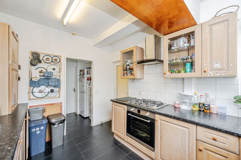 Property photo 3 of 16 Kitchen (Alt View)