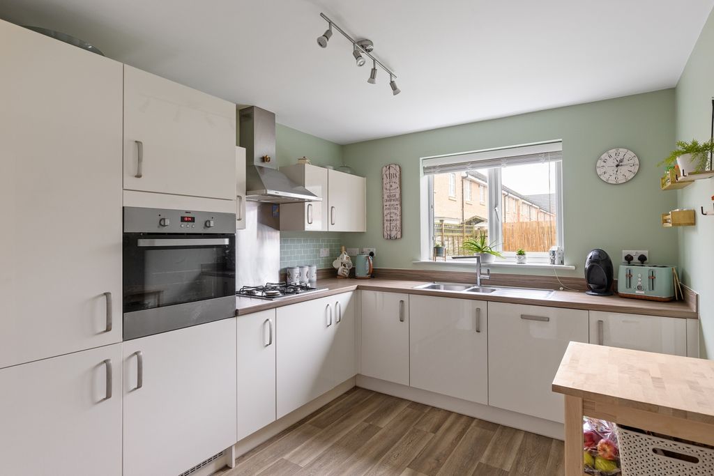 Property photo 3 of 24 Kitchen