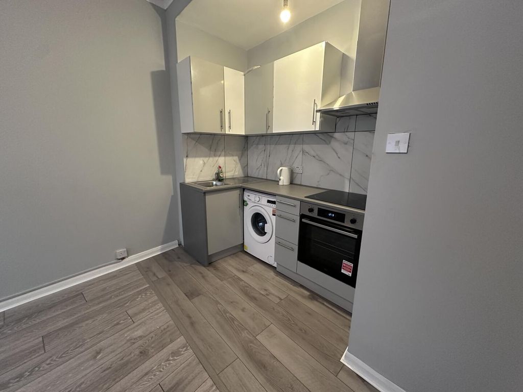 Property photo 2 of 7 Kitchen