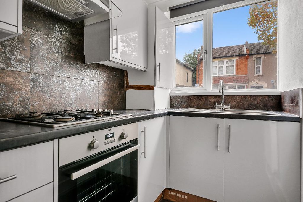 Property photo 2 of 23