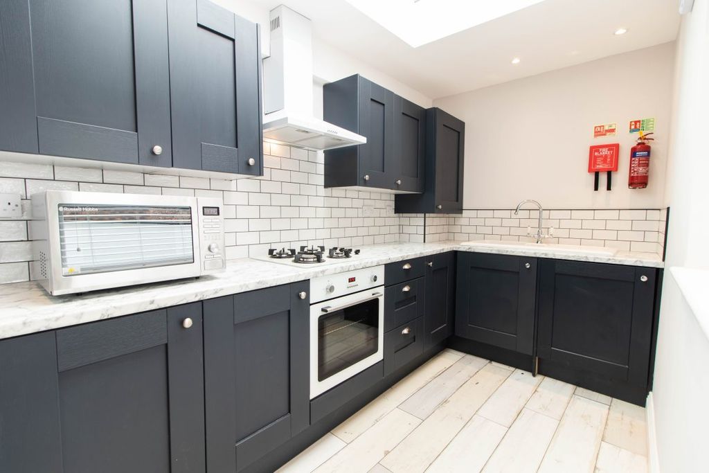 Property photo 1 of 6 Kitchen